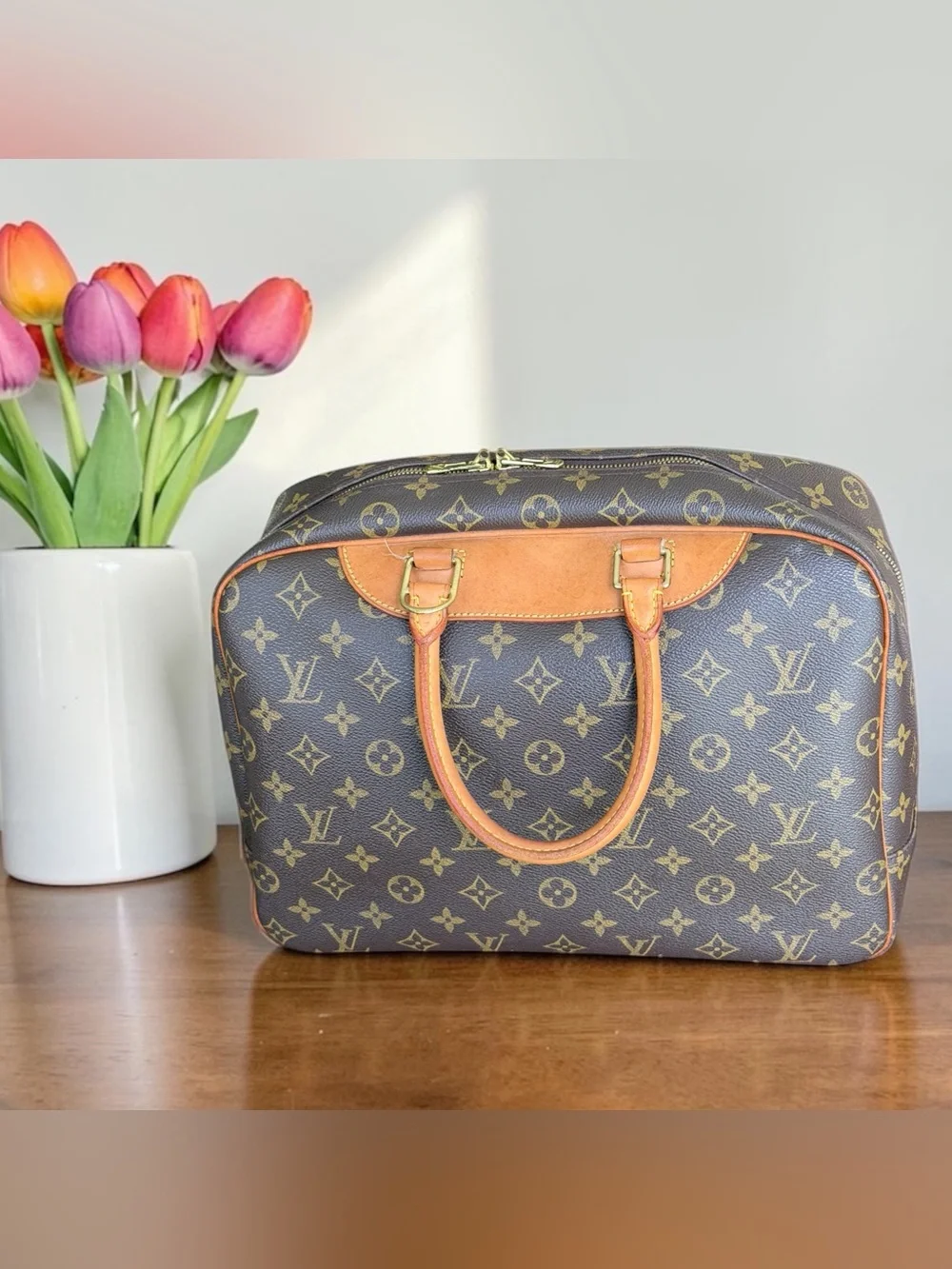 Authentic Louis Vuitton Monogram Deauville
Handbag w/ COA - Picture 4 of 16